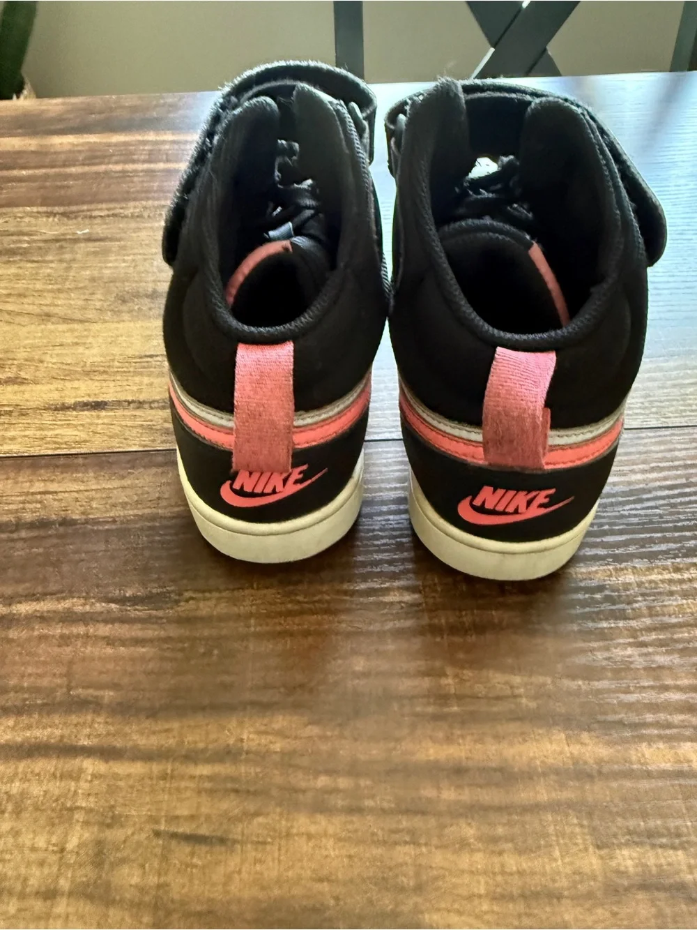 Nike Kids High-Top dunks Sneakers in White, Black & Pink